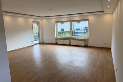 Großzügige 4 12 Zimmerwohnung EG mit eigenem Gartenanteil - Eckental