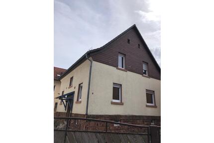 Zu verkaufen ist eine zwei Familien Haus in 61130Nidderau