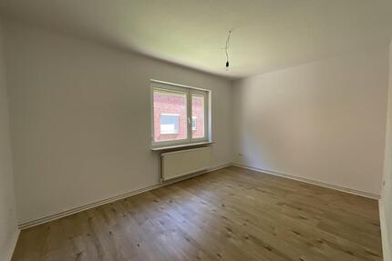 Renovierte 2-Zimmer-Wohnung mit Wanne iin Hochparterre in Wilhelmshaven City