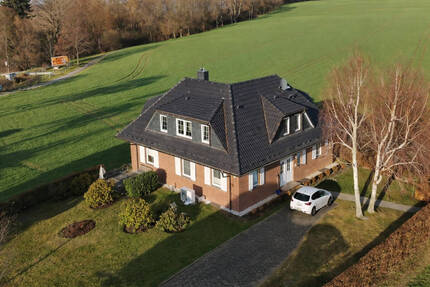 Mehrgenerationenwohnen ideal! Zweifamilienhaus mit Einliegerwohnung und großem Grundstück! - Klipphausen Bockwen