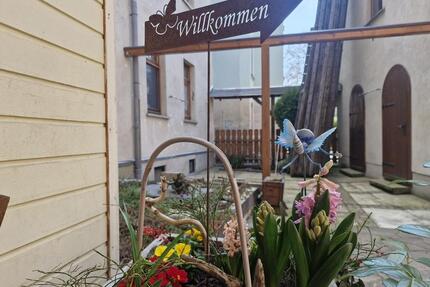 2 Zimmer Wohnung mit Einbauküche in KirchbergSa. zu vermieten!