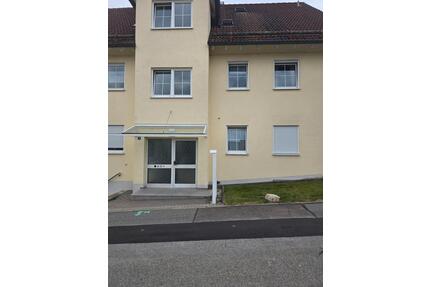Gepflegte Zwei-Zimmer-Erdgeschoßwohnung in Thalmassing mit Garten