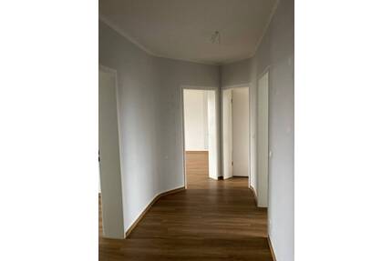 Schöne 4-Zimmer-Wohnung mit Balkon zu vermieten! - Bad Homburg vor der Höhe Ober-Erlenbach