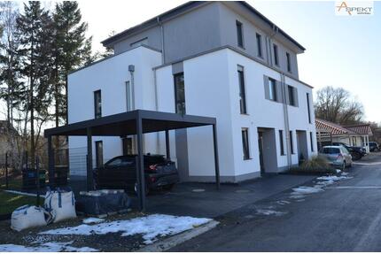 TOP.ENERGIEEFFIZIENTES WOHNEN – Moderne Doppelhaushälfte mit Terrasse, Garten & Carport in Bielefeld-Sennestadt
