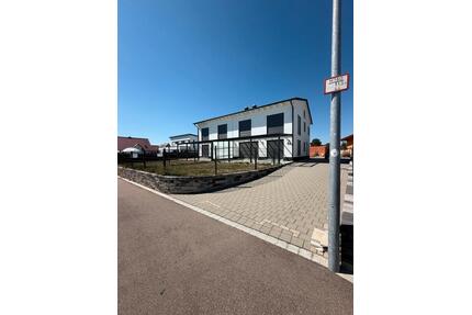 Doppelhaus zu vermieten - 2.000,00&nbsp;EUR Kaltmiete, ca.&nbsp; 160,00&nbsp;m&sup2; in Wittislingen (PLZ: 89426)