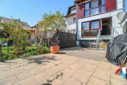 Einziehen und Wohlfühlen - Doppelhaushälfte mit großer Terrasse ; Garage und 4 Außenstellplätze - Bitz