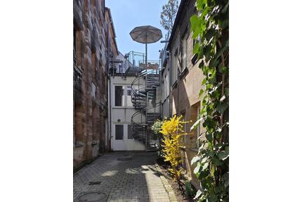 Ruhige Wohnung im Rückgebäude mit Kamin – Fürth Mathildenstraße