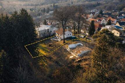 Baugrundstück mit Potenzial - Ruhige Hanglage, Blick ins Grüne & S-Bahn-Nähe in Kirchseeon