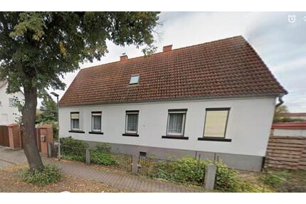 Von Privat Einfamilienhaus mit Nebengelass in Wahlitz - Burg