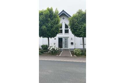 Haus zum Mieten in Porta Westfalica 1.600,00 € 151 m²