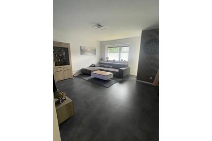 Einziehen und wohlfühlen! 3 bis 4 Zimmer Wohnung - saniert - Bremerhaven Lehe