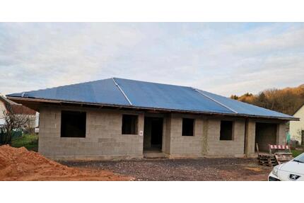 Bungalow-Rohbau-- - 158.000,00&nbsp;EUR Kaufpreis, ca.&nbsp; 136,00&nbsp;m&sup2; in Wadern (PLZ: 66687)