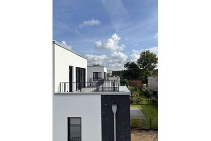 Haus zum Kaufen in Duisburg - Huckingen 1.172.000,00 € 194 m²