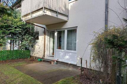 3 Zimmer, Küche, großes Bad, Abstellraum, Terrasse, eingezäunter Garten, Keller, Waschkeller, eigene separate Tiefgarage ! - Berlin Schmöckwitz
