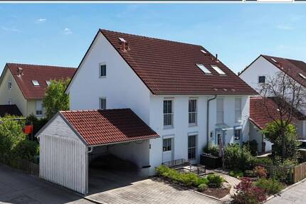 Raum für die ganze Familie - gepflegte Doppelhaushälfte mit Garten, Studio und 4 Etagen in Essenbach