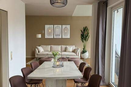 Zwei-Zimmer-Dachgeschosswohnung mit Weitblick und Westbalkon - Frankfurt am Main Nieder-Erlenbach