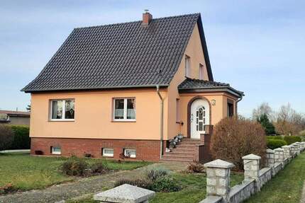 Platz für Familie, Hobby und Haustiere - gemütliches Einfamilienhaus mit Garten und Nebengelass - Wredenhagen