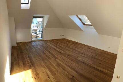 Helle Dachgeschosswohnung mit franz. Balkon und Stellplatz - Kleinmachnow