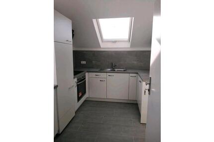 2 Zimmer Dachgeschoss Wohnung - 600,00&nbsp;EUR Kaltmiete, ca.&nbsp; 50,00&nbsp;m&sup2; in Salach (PLZ: 73084)