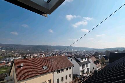 Dachgeschoss mit schöner Aussicht und Gartenanteil zu vermieten - Deizisau