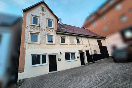 Haus mit Zwei Wohnungen, Garage und Hof - Hechingen