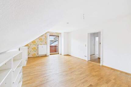 Helle 2-Zimmer-Dachgeschosswohnung mit Balkon - Ebersberg