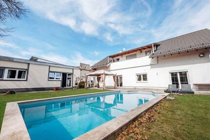 Arbeiten & Wohnen auf 1790 m² Grundstück: 3 Gebäude, 4 Einheiten - ab 2.378 €m² - Geretsried