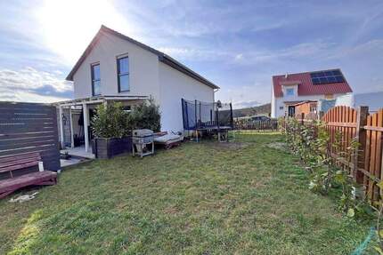 Neuwertiges Familienhaus von 2021 – sofort einziehen, nichts nachrüsten - Wachenroth