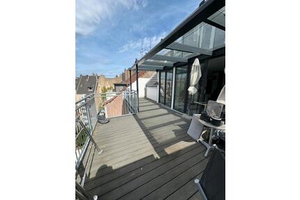 Maisonette Düsseldorf, gr. Terrasse, sehr helles DG von privat