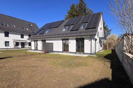Familiengerechte Neubau-Doppelhaushälfte mit wohnlich ausgebautem Souterrain und großem Garten - München Feldmoching-Hasenbergl