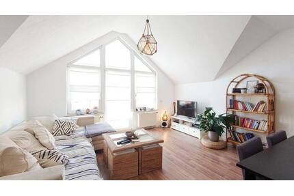 Charmante 4-Zimmer-Dachgeschosswohnung in ruhiger Lage von Mühlheim - Mühlheim am Main