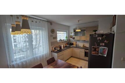 Sehr gut geschnittene 3-Zimmer-Wohnung mit 3 Balkon in Berlin-Spa