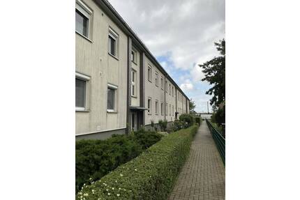 Aus Alt mach Neu ! Charmante 3-Raum-Wohnung mit Gestaltungspotenzial ! - Bitterfeld-Wolfen