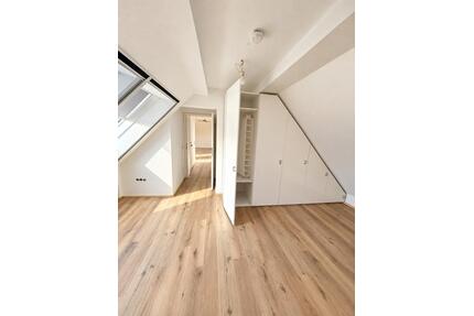 2 Zimmer Dachgeschosswohnung Enkheim Dachterasse - Frankfurt am Main Bergen-Enkheim