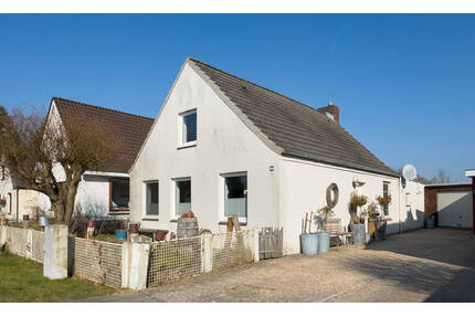 Charmantes Einfamilienhaus mit Garten, Werkstatt und Garage in ruhiger Lage von Neufeld