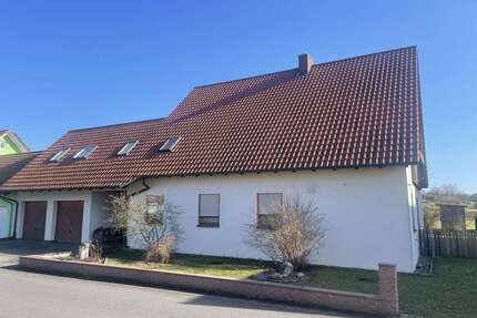 Haus zum Kaufen in Hofheim i.UFr., Ostheim 423.000,00 € 140 m²