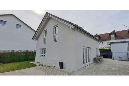 Neuwertiges, freistehendes Einfamilienhaus mit EBK und Kaminofen in ruhiger Lage von Waldkraiburg!