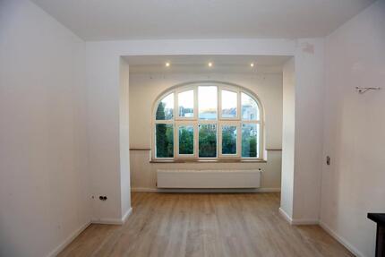 Erstbezug nach Vollsanierung | Helle 3-Zimmer-Wohnung mit Einbauk - Emden Tholenswehr