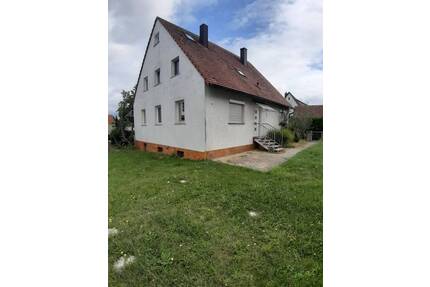 Einfamilienhaus m. Nebengebäuden - Zirndorf