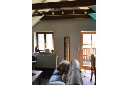 Ruhige 60 qm Dachwohnung m. Balkon, gerne Mithilfe bei Bedarf - Pappenheim