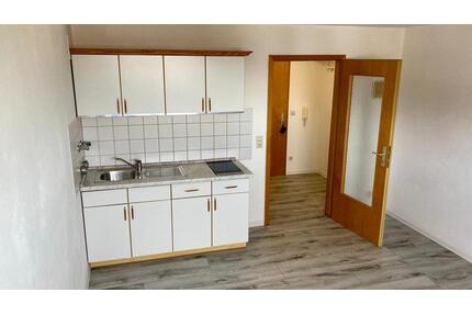 1 Zi Wohnung, frisch renoviert, mit Kfz Stellplatz und Küche - Kuchen