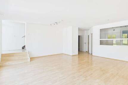 Haus zum Mieten in Landshut 1.700,00 € 136.05 m²