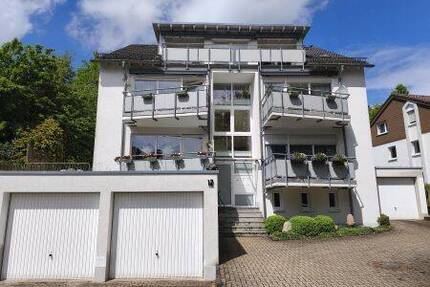 Attraktive und ruhige 4-Zi.-Whg. mit 2 Balkonen und 2 Garagen am Oeneking! - Lüdenscheid