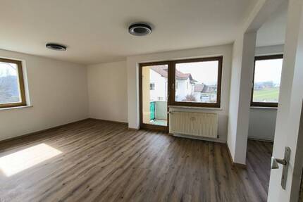 Attraktive, sonnige 4-Zimmer Wohnung mit Balkon, PKW-Garage, in Regen OT Bürgerholz