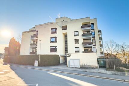 Zentrale 2-Zimmer-Wohnung mit zwei Balkonen, EBK und Tiefgaragenstellplatz in Coburg