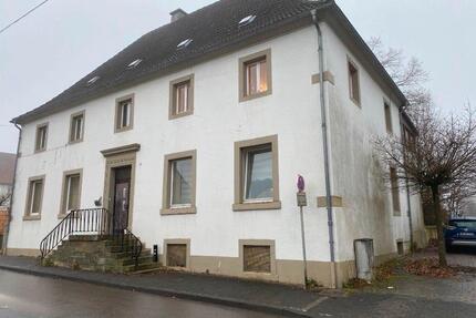Haus zu verkaufen - 190.000,00&nbsp;EUR Kaufpreis, ca.&nbsp; 300,00&nbsp;m&sup2; in Rüthen (PLZ: 59602)