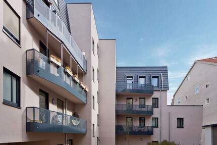 Innenstadt in Weimar: Moderne 3-Zimmer-Wohnung mit Balkon & großer Sonnenterrasse