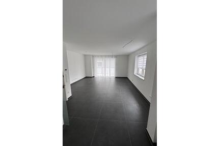 Geräumige 4-Zimmer-Wohnung (95qm) mit Balkon & Fußbodenheizung - Hügelsheim