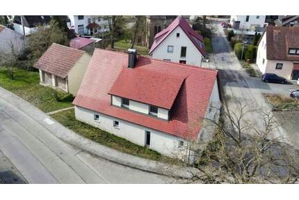 Ehemaliges Bauernhaus mit Doppelgarage in ruhiger Lage - Kreßberg Marktlustenau