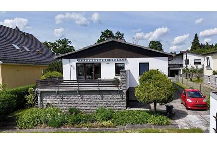 Sofort bezugsbereites Einfamilienhaus mit Kamin, Sauna und zwei Garagen - Ottendorf-Okrilla